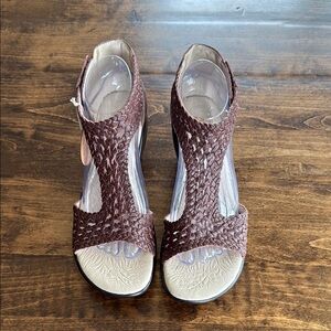 Jambu Brown Woven Sandals